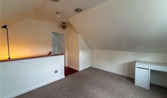 2 Beatrice Ln, Bristol, RI 02809