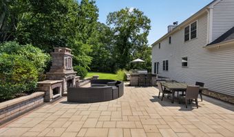 2 Oleander Dr, Clinton, CT 06413