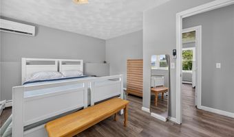 8 SOUTHWEST Rd, Narragansett, RI 02882