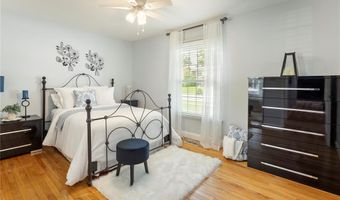 373 Sorrento Dr, Ballwin, MO 63021
