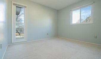 507 Glenmeadow Dr, Ballwin, MO 63011