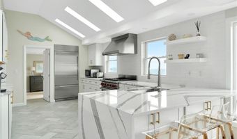 10 Calef Ave, Narragansett, RI 02882