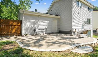 909 Parma Dr, Ballwin, MO 63021