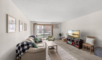 4 Pine Tree Dr 212, Arden Hills, MN 55112