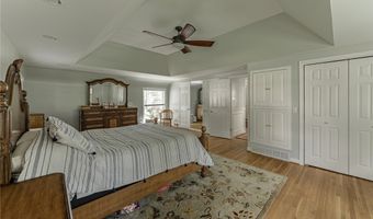 24 Huxley Dr, Amherst, NY 14226