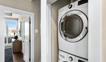 1102 S HIGHLAND St 3, Arlington, VA 22204