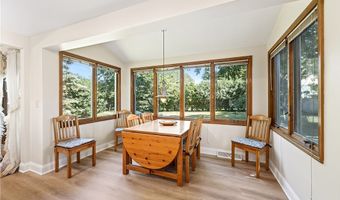 3 Carleton Ct, Amherst, NY 14221