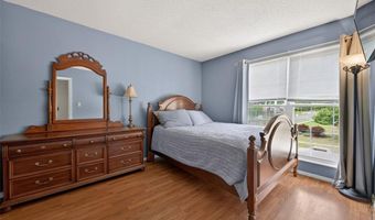 100 Holly Green Dr, Ballwin, MO 63021