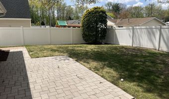 32 Idlewild Ln, Aberdeen, NJ 07747