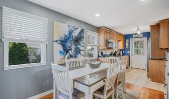29 North Plz, Amity Harbor, NY 11701