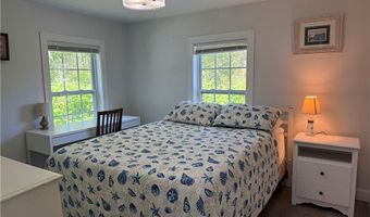 194 S Pier Rd, Narragansett, RI 02882