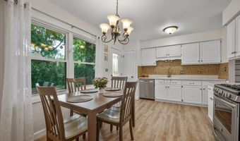 2631 N Stuart Dr, Arlington Heights, IL 60004
