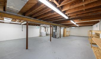 570 Garfield Ave, Belford, NJ 07718
