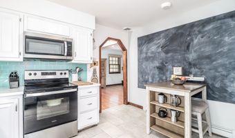 6 Brookdale Ln, Brookfield, CT 06804