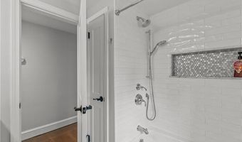 18 Sylvan Ter, Newport, RI 02840