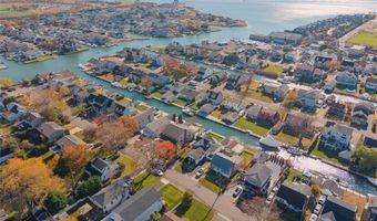 38 Bayside Pl, Amityville, NY 11701
