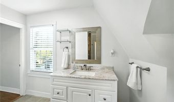 997 W SHORE Rd, Warwick, RI 02889