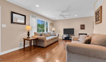 32 Bowline St, Beachwood, NJ 08722