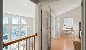 8 Jibsail Dr, Bayville, NJ 08721