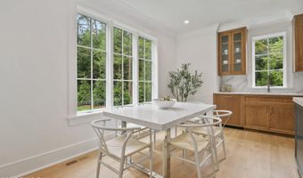8 Fado Ln, Cos Cob, CT 06807
