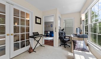 7501 ASHBY Ln J, Alexandria, VA 22315