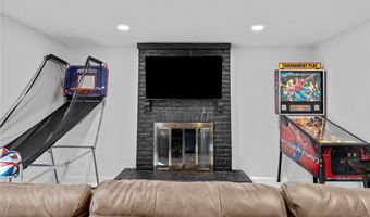 830 S Parkview Dr, Aurora, OH 44202