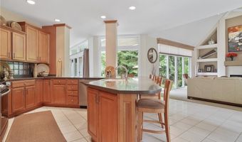 255 Bonnie Ln, Aurora, OH 44202