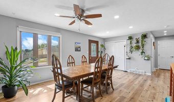 306 E Maple St, Beresford, SD 57004