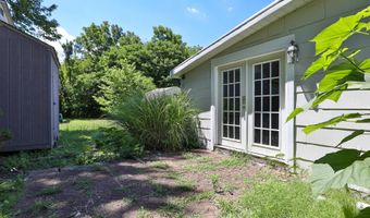 827 S Griffith Ave, Aurora, MO 65605