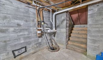 795 Riverside Dr, Augusta, ME 04330