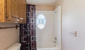 506 Fieldcrest Dr, Chickasha, OK 73018