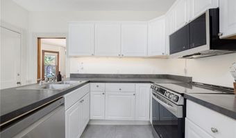 14 Greenough Pl B, Newport, RI 02840