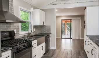 98 Fairy Dell Rd, Clinton, CT 06413