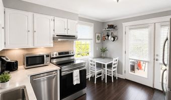 45 Hammond St 3, Newport, RI 02840