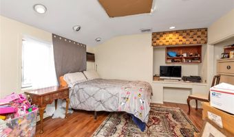 76 Parkview Dr, Albertson, NY 11507
