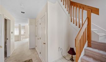 96 Nipmuc Trl B, North Providence, RI 02904