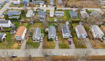 22 Connecticut Ave, Middletown, RI 02842