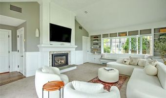 33 Meadowbrook Dr, Barrington, RI 02806