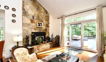 8312 UPPER SPRING Ln, Annandale, VA 22003