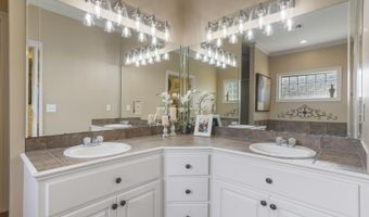 1019 Riverchase North Dr, Brandon, MS 39047