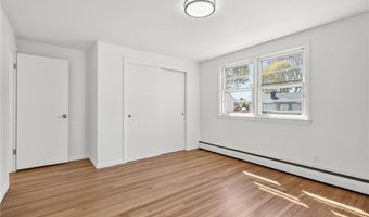 101 Bateman Ave, Cranston, RI 02920