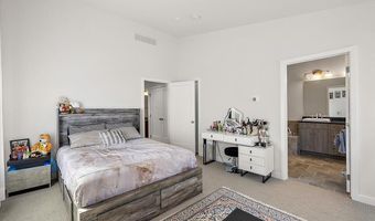 2824 Ridington Rd, Ann Arbor, MI 48105