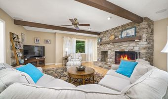 16 Iron Gate Ln, Cromwell, CT 06416