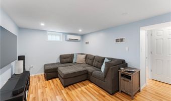 104 Knotty Oak Rd, Coventry, RI 02816