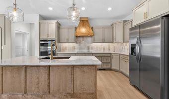 422 NE Lakota Dr, Adrian, MO 64720