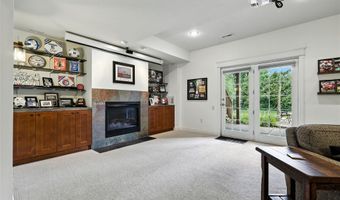 2001 NE Innsbruck Dr, Ankeny, IA 50021
