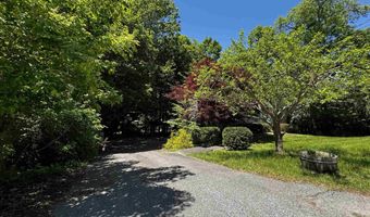 142 Pine Cir, Bennington, VT 05201