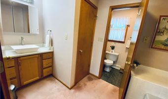869 MOSS CANYON Dr, Amherst, OH 44001