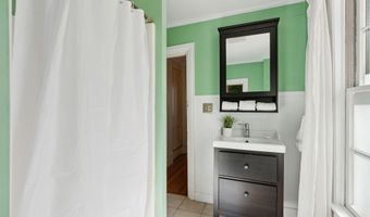 11 Linden St, Bath, ME 04530
