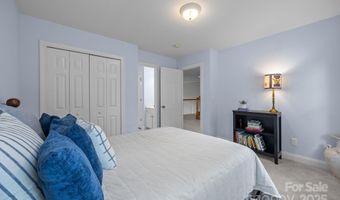 6323 Woodleigh Oaks Dr, Charlotte, NC 28226